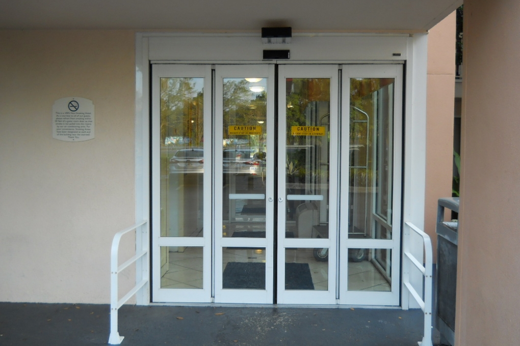 Standard Folding Door | NABCO Entrances